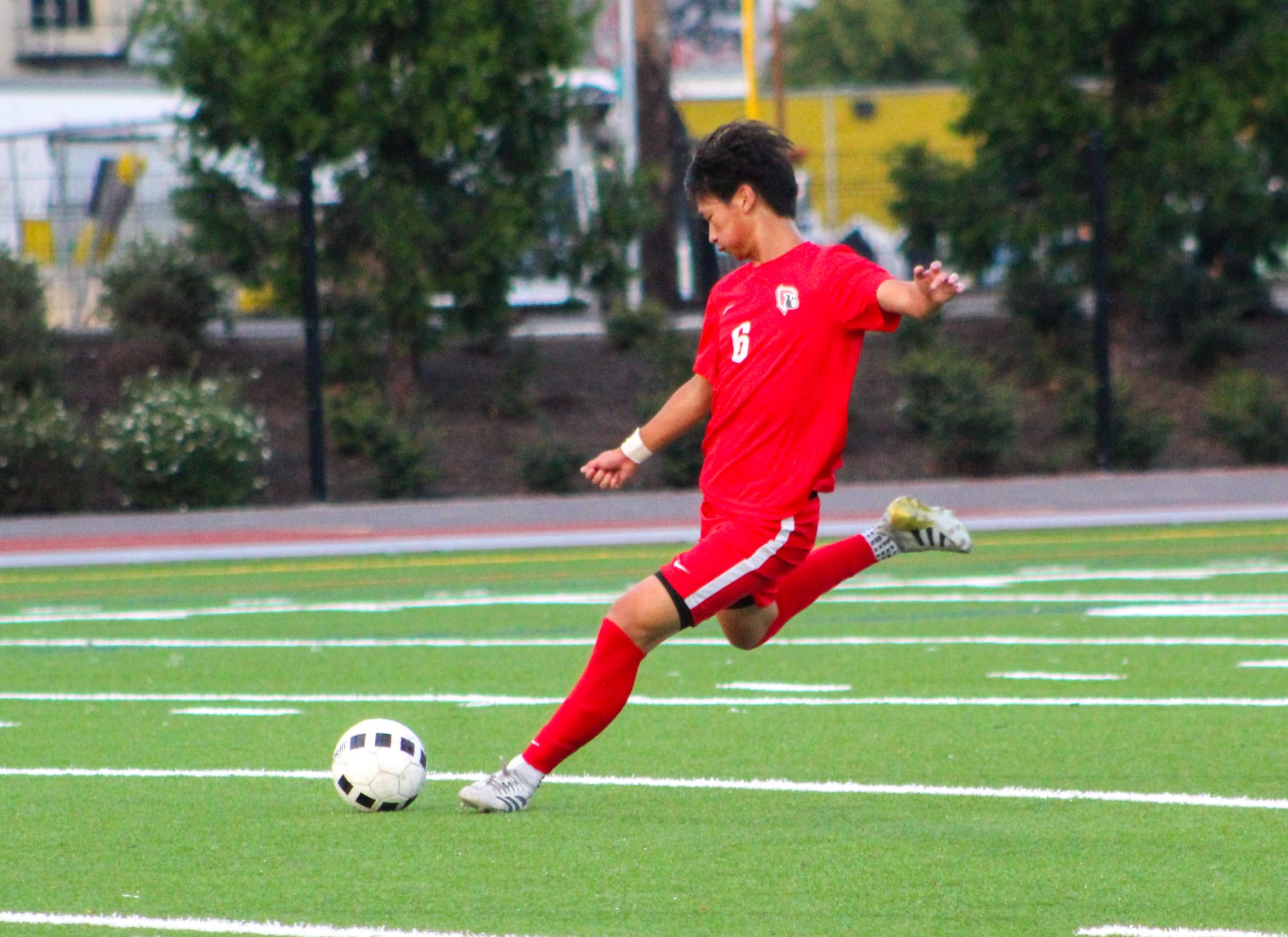 Lincoln boys soccer opens season with 7-0 blanking of Hood River Valley