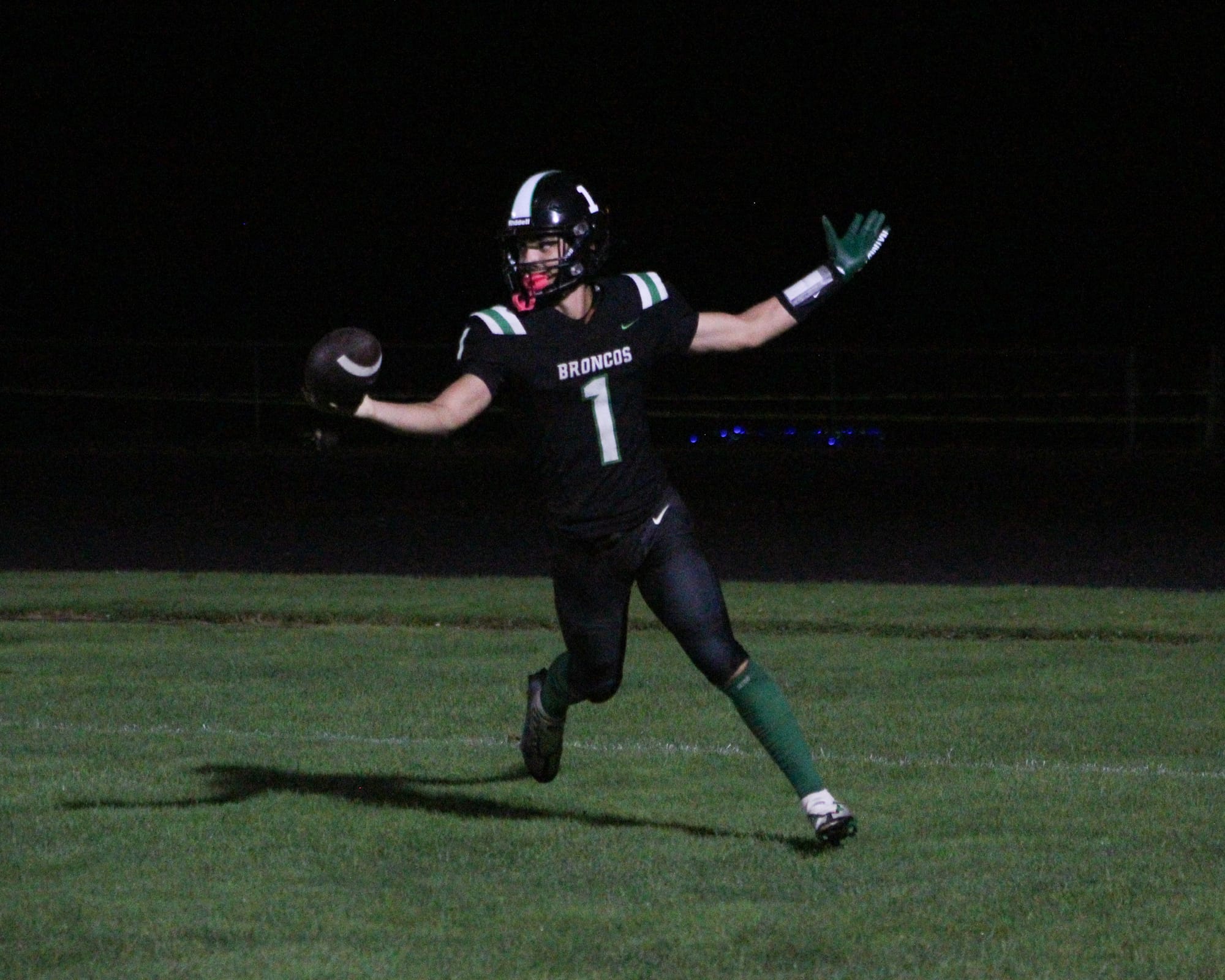 Parkrose football rolls to first season-opening win since 2014 with 32-12 victory